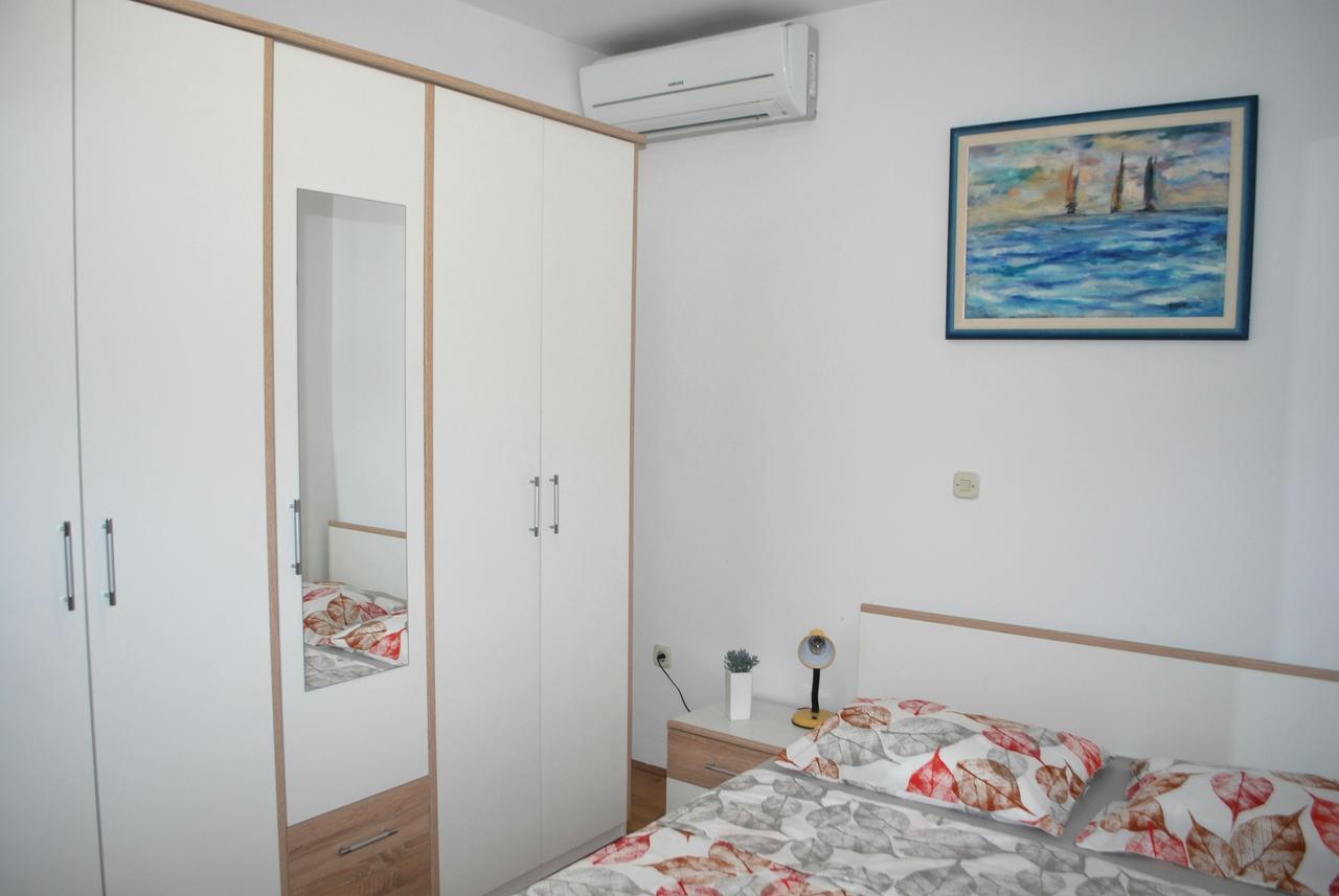 Apartment Dalmatia Makarska Bagian luar foto