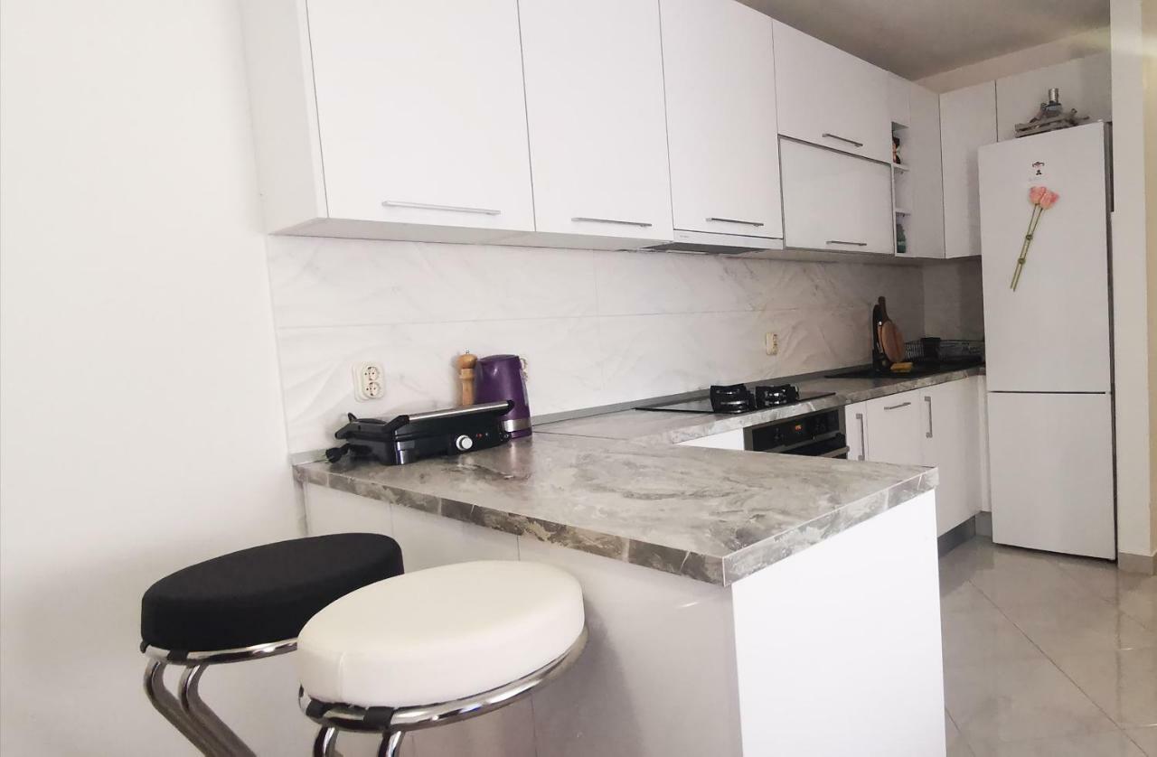 Apartment Dalmatia Makarska Bagian luar foto